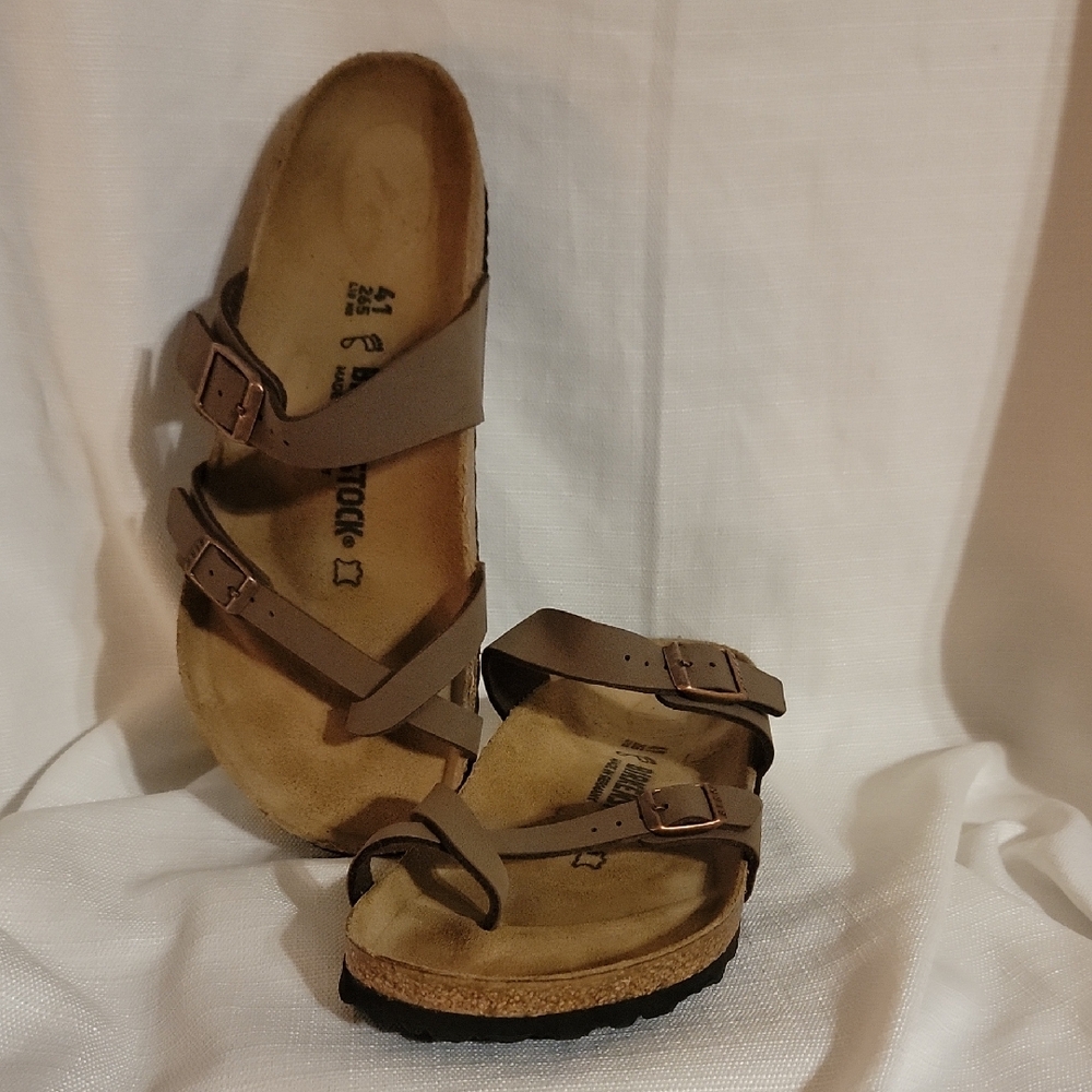 Birkenstock Mayari Size 41 thong sandal with a single toe loop.